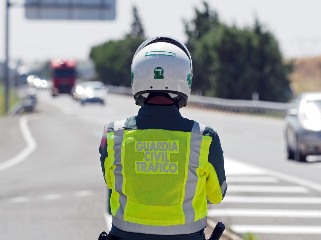 Agentes de tráfico realizan controles contra las distracciones al volante